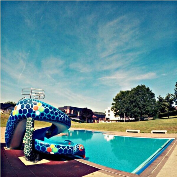 Finto Erlebnisbad Außenbecken mit Rutsche